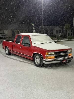 Scarlet ❄️☃️ #houstonsnow #snow #slickgarage #obs_crewcabs #trucksoftiktok #obschevy #houston #trokitas_tumbadas #fyp #gasstation #paratiiiiiiiiiiiiiiiiiiiiiiiiiiiiiii #cheyenne 