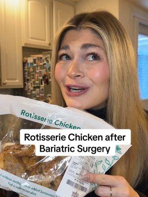 Rotisserie chickens don’t get the credit they deserve 😢⁣ ⁣ But actually, they’re an easy 𝗮𝗻𝗱 delicious protein source⁣ ⁣ I love adding it to wraps, stir fries, soups and salads!⁣ ⁣ 𝟭𝟬 𝘄𝗮𝘆𝘀 𝘁𝗼 𝘂𝘀𝗲 𝗮 𝗿𝗼𝘁𝗶𝘀𝘀𝗲𝗿𝗶𝗲 𝗰𝗵𝗶𝗰𝗸𝗲𝗻:⁣ 🍗 with a caesar salad kid (or any salad kit)⁣ 🍗 in a stir fry with veggies, edamame and G. Hughes sauce⁣ 🍗 chicken and barley soup⁣ 🍗 in a high fiber wrap with pesto, mozzarella, arugula and balsamic glaze⁣ 🍗 buffalo chicken dip with veggies⁣ 🍗 chicken salad with high fiber crackers and veggies ⁣ 🍗 white chicken chili ⁣ 🍗 in a rice bowl with fajita veggies, guac, salsa, etc ⁣ 🍗 chicken taco soup ⁣ 🍗 buffalo chicken caesar wrap (one of my favvvvvsssss)⁣ ⁣ What are your fav ways to use rotisserie chicken?⁣ #vsgfood #rnyfood #bariatricdiet #wlsfood #rotisseriechicken #bariatriclife #vsglife #vsgsupport #rnysupport #rnycommunity #vsgcommunity 