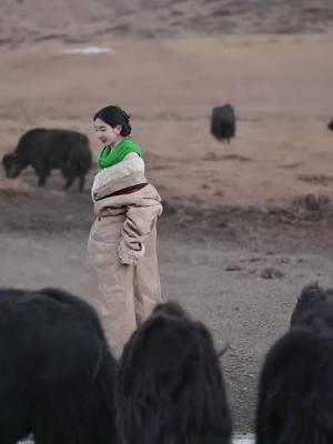 This is my mother's clothes when she was young, the culture of the Tibetan people#lahm #tibetan #music #beautiful #TibetanCulture #foryou #baby #viral #humor #girls #happy #TraditionalCuisine 