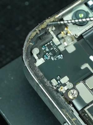 The iPhone 12 that has been used for 4 years can still be used for 6 years after replacing the battery🥰 #iphone battery replacement #transplant cells #mobile phone repair #mobile phone accessories #electronic products