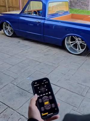 Best sound ever. Need to make this my ring tone. @Edgar Niño build by Kid Metal Work running our pressure only thru his iPhone #levelrideairsuspension #trucksofinstagram #airsuspension #hydraulics #slammed #hydraulicsuspension #levelride #por15 #chevrolet #c10trucks #c10 #fyp #trucks #classic #autometaldirect #gmssfab #gmc #chevrolaid #c10trucks #c10nation #956 #obs #nbs #405gang #explore #bodied #kidmetalwork 