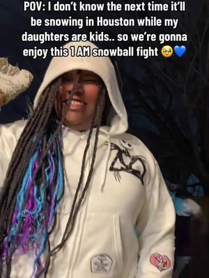 I’m gonna miss this 🥹💙 #snowinhouston #snowintexas #winterstorm #snowballfight #houstonwinterstorm 