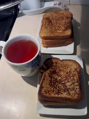 Un desayuno de 10 minutos. Pan francés con té de canela. Perfecto para este frío. #desayuno #10minutos #recetasfaciles #comidascasera #comidas #recetas #panfrances #tedecanela 