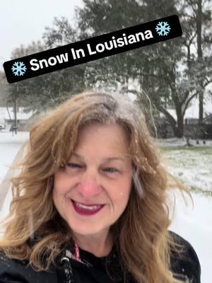 IT’S SNOWING IN LOUISIANA #LouisianaSnow #Nola #letitsnow #snowoftiktok #snow2025 #swifttok #alltoowell #fyp #foryourpage 