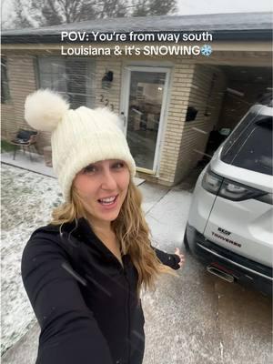 Seriously so crazy!! It’s snowing in southern Louisiana❄️❄️☃️ #louisianasnow2025 #louisianasnowday #southernlouisiana 