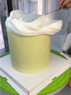 #Capcut It's a challenge for me to smooth a cake with a steel ruler.#tiktok #fyp #cake #beautifulcake #cakepiping #cakedecoration #buttercreampipingvideo #pipingbuttercream #pipingtips #caketutorial 