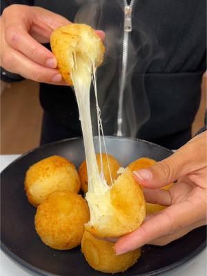 Bolitas de yuca 🇩🇴 recipe ⬇️ receta⬇️ Ingredientes 1 yuca fresh or frozen  Boil until soft Take out the middle veins/strings Mash Add salt  Add some garlic powder  About 1/3 melted salted butter  Mix until smooth  Form into ball and fill with mozzarella cheese  Fry until golden brown  #asmr #asmrfood #yuca #asmrcooking #bolitasdeyuca #boladeyuca #Receta #Recipe #dominican #dominicanfood #comidadominicana #gabrielacampos #satisfying #viral #cassava #dominicana #EasyRecipe #recetafacil 