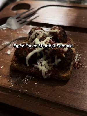 Quick & Easy 💯 1 slice toast 🍞  5 meatballs  Ragu pizza sauce Shredded cheese  Parmesan Garlic salt 🧂 Air fry meatballs for 15 min on 350 (or as instructed on package)  Toast bread, build Sammie & air fry for an additional 5 minutes on 350 #fyp #fatlosshelp #foodsforfatloss #fatlossfoods #creatorsearchinsights #highprotein #marissakaykeenan 