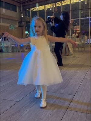 Dream big baby ✨ #ihopeyoudance #weddingtiktok #dance #dreambig #toddlersoftiktok #flowergirl #batmanfamily #fyp #trending #mamasgirlforever 