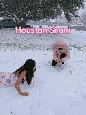 Im a “you’re doing amazing sweetie” type of mom 💕😜#snowday #houston #texas #houstonsnow #teenmom #motherdaughter #MomsofTikTok #momlife #momtok #teenager 