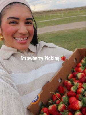 My favorite thing to do in January 🍓 #southernhillsfarm #strawberrypicking #farmlife 