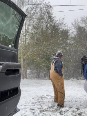 Snow day in Mississippi 🥶 #mississippi #snowdayinmississippi #snow #winterweather #jamesbrown #boogiedown 