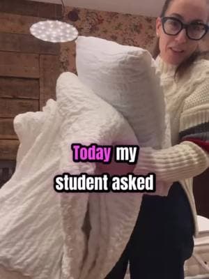 I read, that you should wash your PILLOWCASE every week! Do you do that. 💬✅ #pillowcase #languageteacherfamily #newbedding #bedset