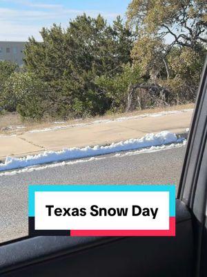 Snow day in San Antonio 🤔 #texas #texascheck #snow #snowday #weathertok 