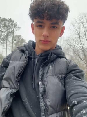 ITS SNOWING (in AL)!?!? #fyp #trendy #fypシ #foryoupage #fyppppppppppppppppppppppp #audios #viral #blowthisup #relatabletiktoks #audio #reposting #fypシ゚viral #jesuslovesyou #snow 