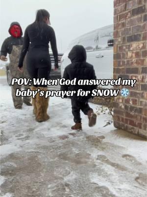 Thank you God for hearing his little prayer🙏🏽❤️❄️❄️❄️ #snowday #snow #familytime #marriedlife #fyppppppppppppppppppppppp #foryoupage #fypシ゚viral #fyp #fypage #snowinginmississippi 