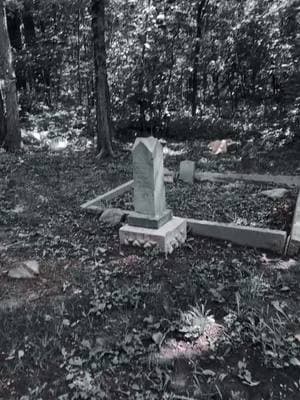 #fypシ #oldgraveyards #graveyards #cemetery #ghosts #nightofthelivingdead #aloneatnight 