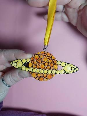 planet dot painting ornament now available! #planet #saturn #universe #planetpainting #painting #art #planetornament #ornaments #dotpainting #dotart #dotartist #dotartpainting #SmallBusiness #gift 