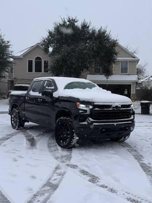 First time seeing snow ❄️😭 #obs #obsofhouston #cuh #cuhh #takuache #sadcuhhours #sadtakuachehours #trokiando #houstontx #noquemacuh #siquemacuh #droppedtrucks #suelomob #heartbroken #fyp #parati #explore #heartbroken #fypシ #ondgas #projecttorque #silverado #bubbatruck🌾 #mexico #snow #houston 