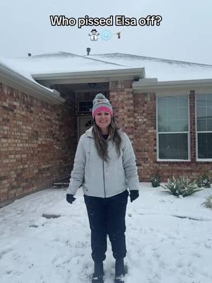 Enjoying the snow as much as I can! But why didn’t yall tell me it’s actually hard to make a snowman? ❄️☃️ #snowday #houston #snowinginhouston #texas #texaswinterstorm #momlife #sahmsoftiktok 