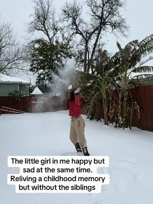 I haven’t seen snow in years. This brought so many memories as a child. Me and my siblings use to put on layers of clothes just to go play in the snow. How i wish to relive that with them.  I can’t believe its snowing in houston #houstonsnow #snowingintexas #childhoodmemories #farfromhome #snowinhouston #trending #snowday 