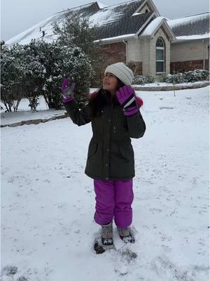 Jesucristo, cierra el refri 🥶❄️☃️ #tafrio #fyp #itscold #snow #houstontx #foryoupage #trend #winter #tiktok #foryoupage #frozen #jesucristo #cierraelrefri #viralvideo #january #snowinginhouston #snowingintexas 