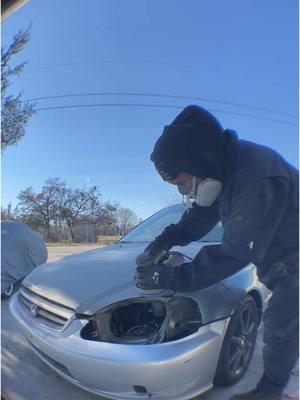 Back at it with the driveway paintjobs 🤙 starting with sanding #civic #junkyard #junkyardcivic #paintjob #civicbuild #DIY #diypaintjob #honda #jdm #hondacivic #korosumyself 