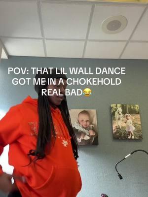 This might be my signature move now😂😂they ate with this dance #coconacole #fyp #pregnanttok #trending #pregnantlife #walldance #32weekspregnant #3rdtrimesterbelike #marchmommy25 #smallbabybump 