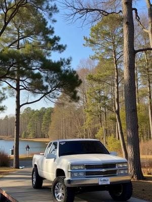 Enjoy #bubbatruck🌾 #marsh #southcarolina #squattedtrucks #squattruck #goviral #blowup #obschevy #viraltiktok #countrymusic #digrig