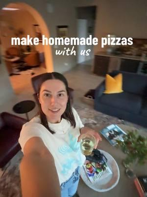 make your own pizza with our neighbors 🍕 #pizzanight #makeyourownpizza #pizzatime 