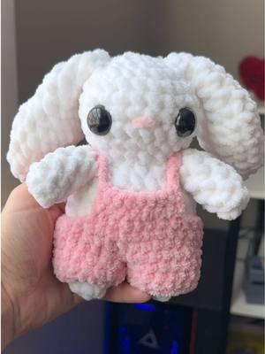 Little bunny 💕 #crochet #amigurumi #SmallBusiness #plushies #plush #handmade #crochetersoftiktok #stuffedanimals #cute #marketprep #valentines #ValentinesDay #jellycat #bunny #rabbits #pink 