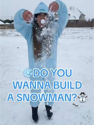 Do you wanna build a snowman ?⛄️ thank you @Comfrt for keeping me warm! ❄️ #snowintexas #texassnow #texassnowstorm #texassnowstorm2025 #snow #texasfreeze #texasfreeze2025 #snowtexas #doyouwannabuildasnowman #snowman #comfrt #comfrtclothing 