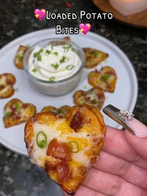 Loaded Potato Bites 😋💖 Potatoes seasoned with: Olive Oil Paprika Tomato Bullion Onion Powder  Garlic Powder  Black Pepper  Bake at 375 for 35 minutes or until softened💞 #Foodie#loadedpotatoes#loadedpotatobites#ValentinesDay#sanvalentin#heartshapedfood#heartshaped#Love#galentinesday#loadedbakedpotato#bakedpotato#foodies#valentinesdayrecipe#cooking#cutefood#vday#sweetheart 