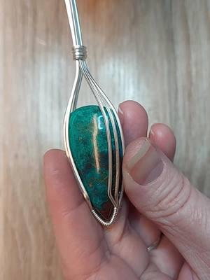 Chrysocolla and Sterling Silver 👐  #jewelrylovers #jewelrycollector #statementjewelry #streetwearfashion #wirewrappedpendant #fashionstatement #jewellerydesigner 