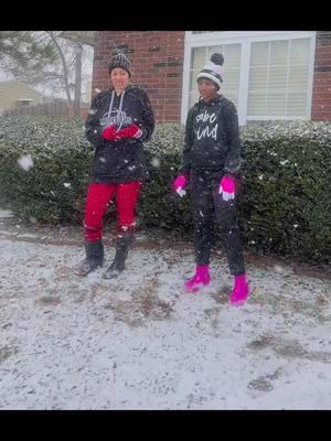 … because the last time it snowed in these parts of alabama, my babygirl was two and will be turning 10!! (ten) -in a month! #snowday #boogiedown #MomsofTikTok #mommydaughter #mybestlilfriend NEVER allow a broke foot stop ya’ !!! #funtimes #besttimes #snowdaysbelike 