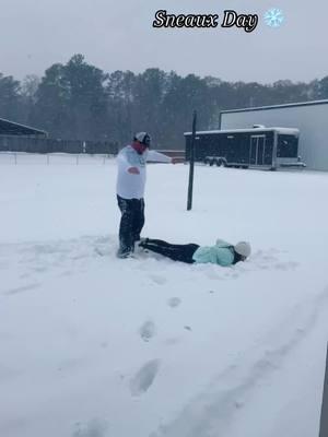 When you give Louisianians snow! ❄️👏🏼🥶😂 #snowday #couplescomedy #snow #louisiana #couplestrends #sneaux #marriage 