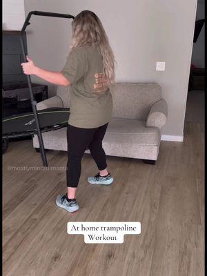 The trampoline is still my FAV at home workout 💃🏼 @jumpnjacked #sahm #trampolineworkout #rebounder #athomeworkout #lowimpactworkout #rebounderworkout #plussizeworkout 