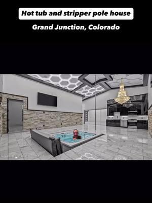 L ate to the party but I couldn’t not post about this thing ENTERTAINERS DREAM 🎉 #zillowgonewild #coloradohomes #uniquehomes #coloradorealestate #grandjunctioncolorado