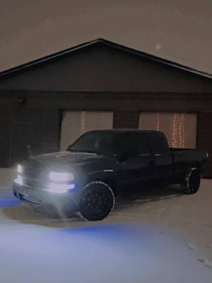 🥲🫶🏼 mí camioneta en nieve Después de estar en hibernación después de meses en el garaje  #Denver #Colorado #CO #FYP #ExtendedCab #ExtCab #Chevrolet #Silverado 