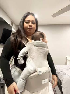 The new baby carrier I got off tiktokshop it’s so cute I used to have an old one but didn’t like it this one has a whole seat for them I love it #babycarrier #babyfinds #momneeds 