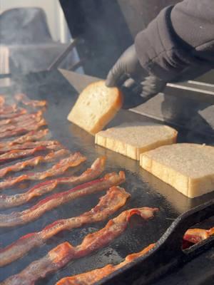 Griddled BLT’s 🥪 🥓 🥬 🍅 . #traegergrills #kendrickbbq #blt #bacon #bltsandwich #griddle #wahlburgers #griddlecooking @Traeger Grills @Wahlburgers 