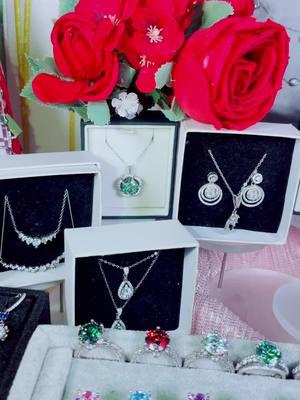 Want some jewelry come and join our live now#innogemsmood #moissanite #sterlingsilver #foryoupage #foryoupage #queenoujewelry #s925sterlingsilver #MoissaniteDiamond #fyipシツ❤️❤️❤️❤️ #ring #necklace #bracelet #earrings 