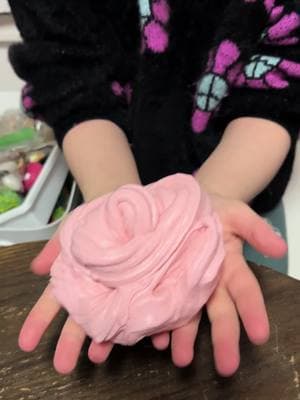 @Peachybbies Slime  you  inspired my little entrepreneur (@Hen and Mae Sensory Play ) to dive into slime making and she has been loving coming up with new themes and selling her slime. She needs help on how to make a good slime bubble!! #peachybbies #slimemaker #henandmaesensory 