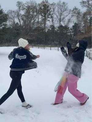 pov Mississippi gets snow ❄️☃️  @Addie Tungett #snow #snowday #enoughanna #frozen #elsaandanna #sisters #sistersoftiktok #fyp #trending #southmississippi #snowinthesouth 