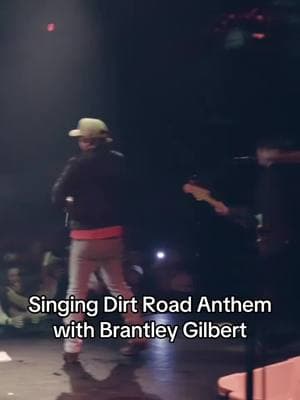 Livin’ out my senior year spring break mixtape dreams singin’ this verse with @Brantley Gilbert #countrymusic #livemusic #dirtroadanthem #brantleygilbert 