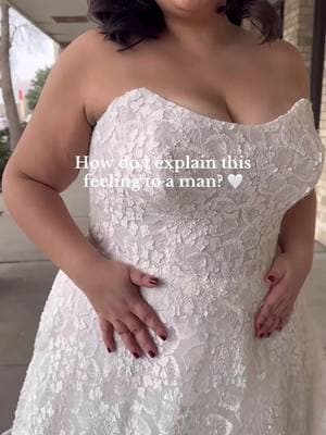 Okay but there is nothing like puttung on a luxe bridal gown, sipping bubbly eith your besties and finding your dream gown ✨ #sizeinclusive #2025bride #midwestbride #plussizebridal #curvybride #curvybridal #midsizebride #bodypositive #weddinggowninspo #2026bride 