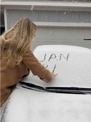 IT’S SNOWING IN FLORIDA ❄️☃️🌨️ #firstsnow #firstsnowfall #florida #firstsnowfall #floridasnow #snowing #winter #snowinginflorida #floridalife #destin #30a #santarosabeach #taylorswift #fyp 