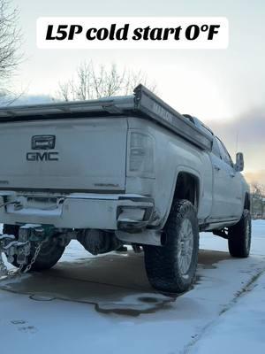 Been sitting a few days. #l5pcoldstart #l5pduramax #sledmichigan #liftedtrucks #deletedl5p #snowmobile #marlonsleddeck #skidoo #cognitosuspension #duramaxcoldstart #michigan 