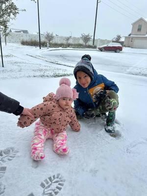 #snowingintexas #familytime #happymemories #nieve2025#Love