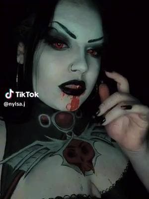 Check out this stunning vampire ( @nylsa.j ) with their incredible body art! 🧛‍♂️✨ Watch as they reveal their unique style and mesmerizing designs that will leave you in awe. Don't miss the chance to witness this blend of fantasy and artistry! #VampireVibes #BodyArtMagic #Makeup #ScarecrowVampires #ScarecrowVampireFangs